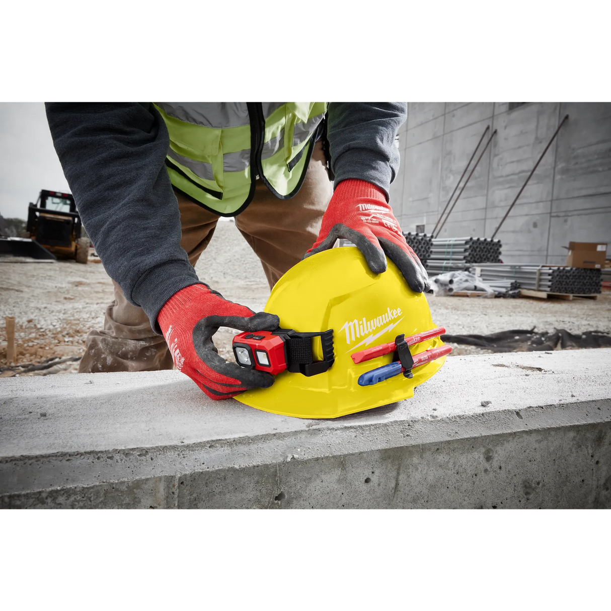 Milwaukee BOLT Front Brim Hard Hat w/6pt Ratcheting Suspension (USA) - Type 1, Class E