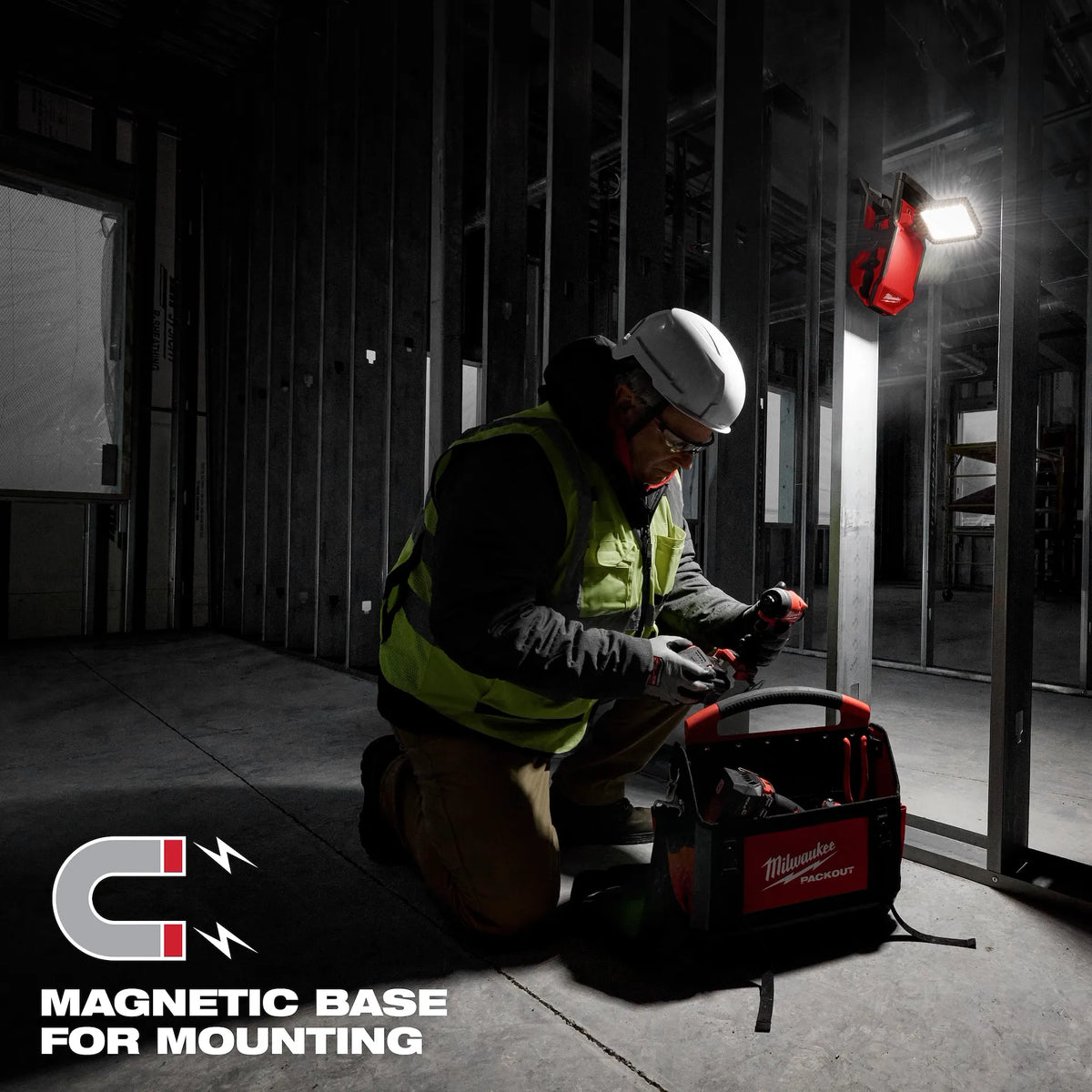 M18 ROVER™ Clamping Flood Light